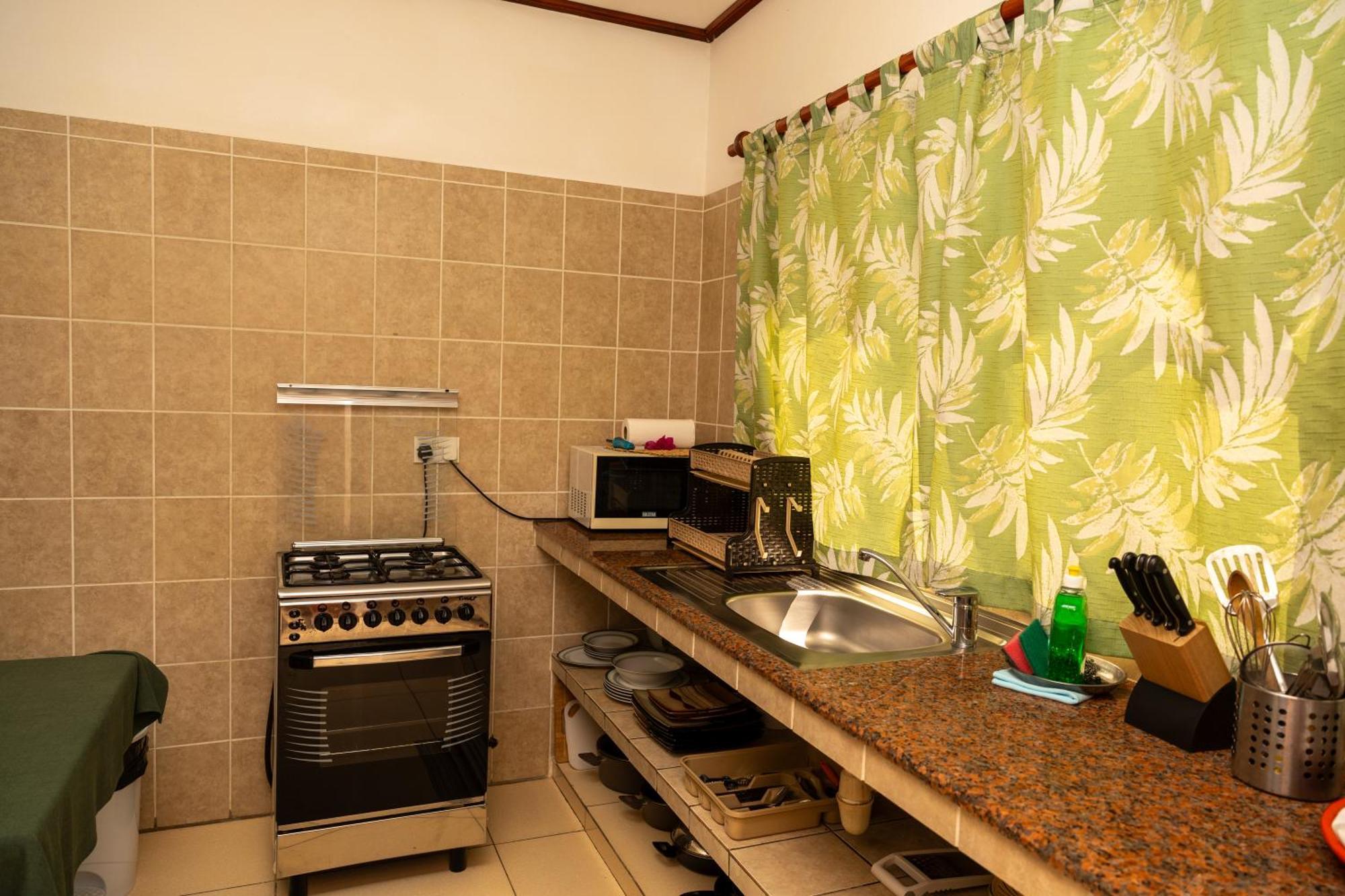 Hibiscus Guest house 2*